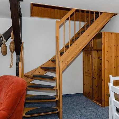 3-Raum-Fewo-Fuer-5-Personen-1-Aufbettung-Auf-Ruegen Apartamento Schaprode Exterior foto