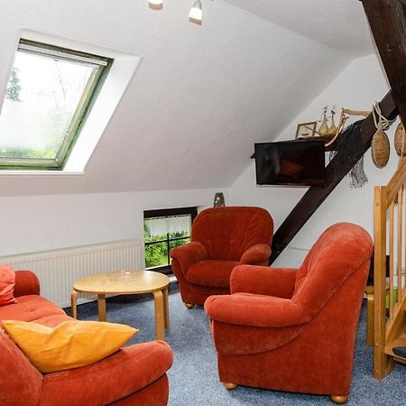 3-Raum-Fewo-Fuer-5-Personen-1-Aufbettung-Auf-Ruegen Apartamento Schaprode Exterior foto