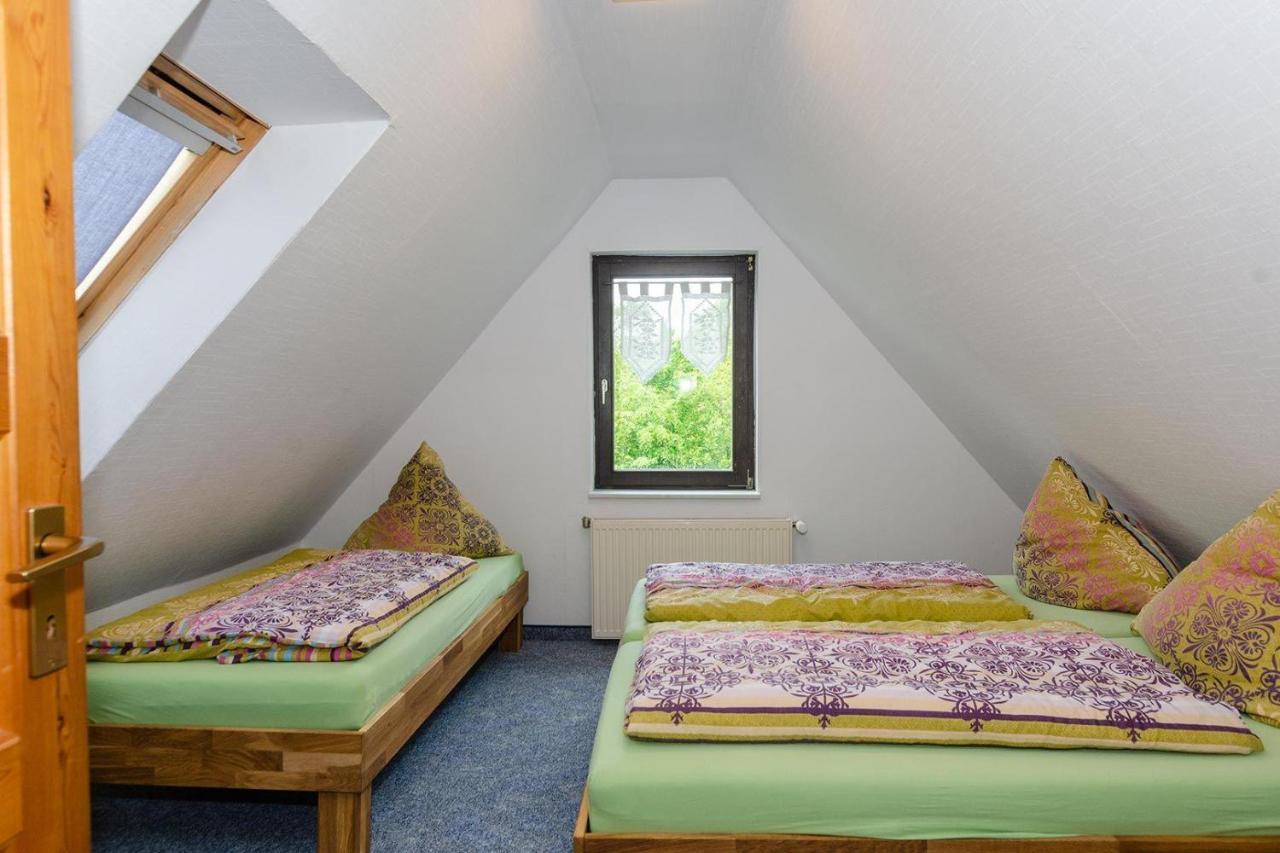 3-Raum-Fewo-Fuer-5-Personen-1-Aufbettung-Auf-Ruegen Apartamento Schaprode Exterior foto