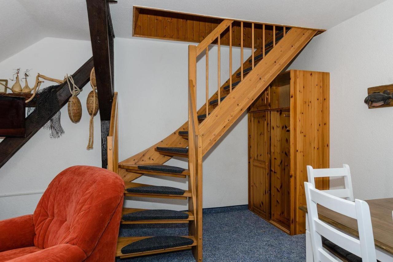 3-Raum-Fewo-Fuer-5-Personen-1-Aufbettung-Auf-Ruegen Apartamento Schaprode Exterior foto