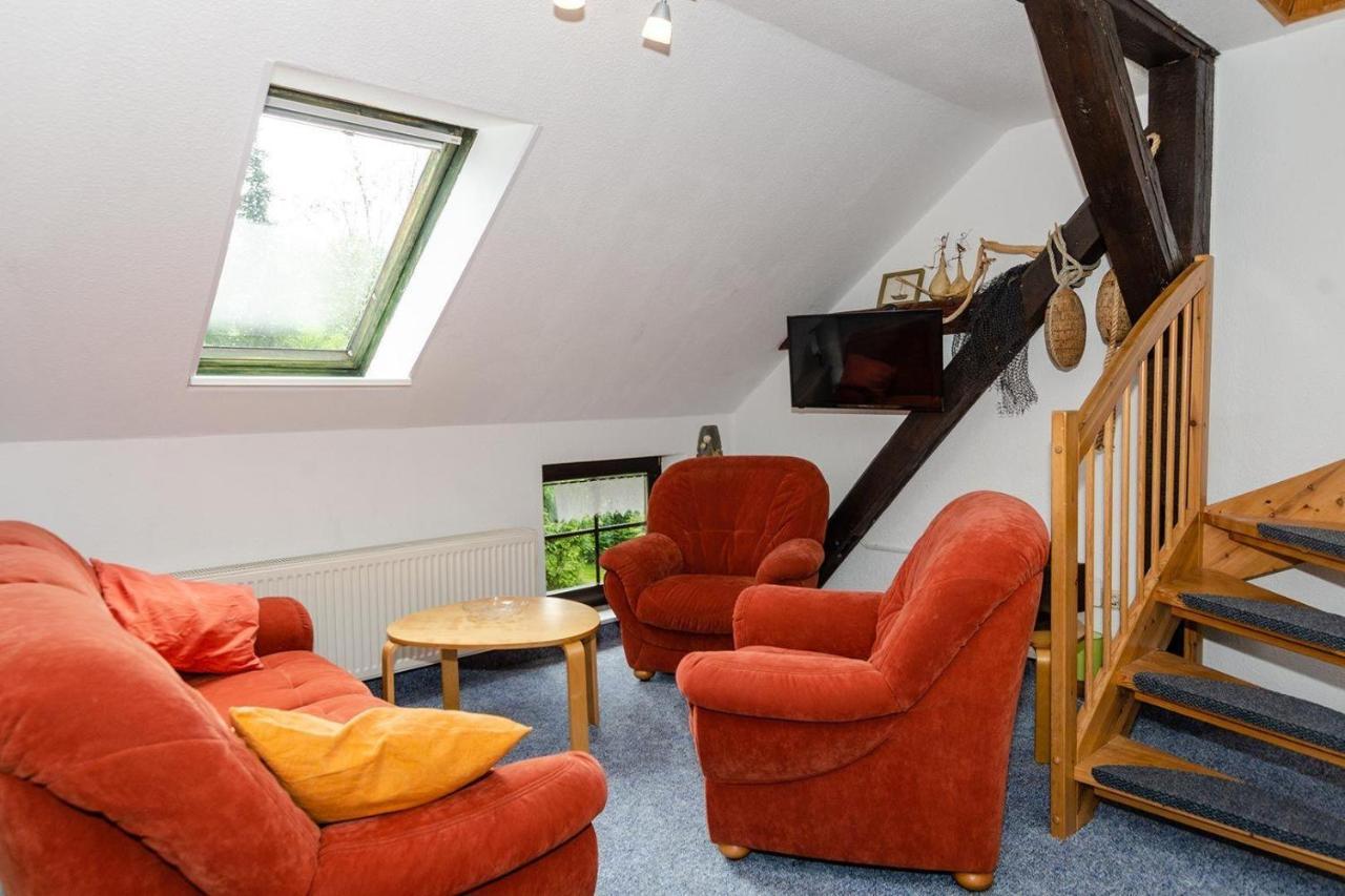 3-Raum-Fewo-Fuer-5-Personen-1-Aufbettung-Auf-Ruegen Apartamento Schaprode Exterior foto